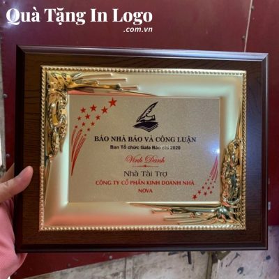 Bảng vinh danh in logo quà tặng