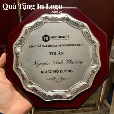 Bảng vinh danh in logo quà tặng