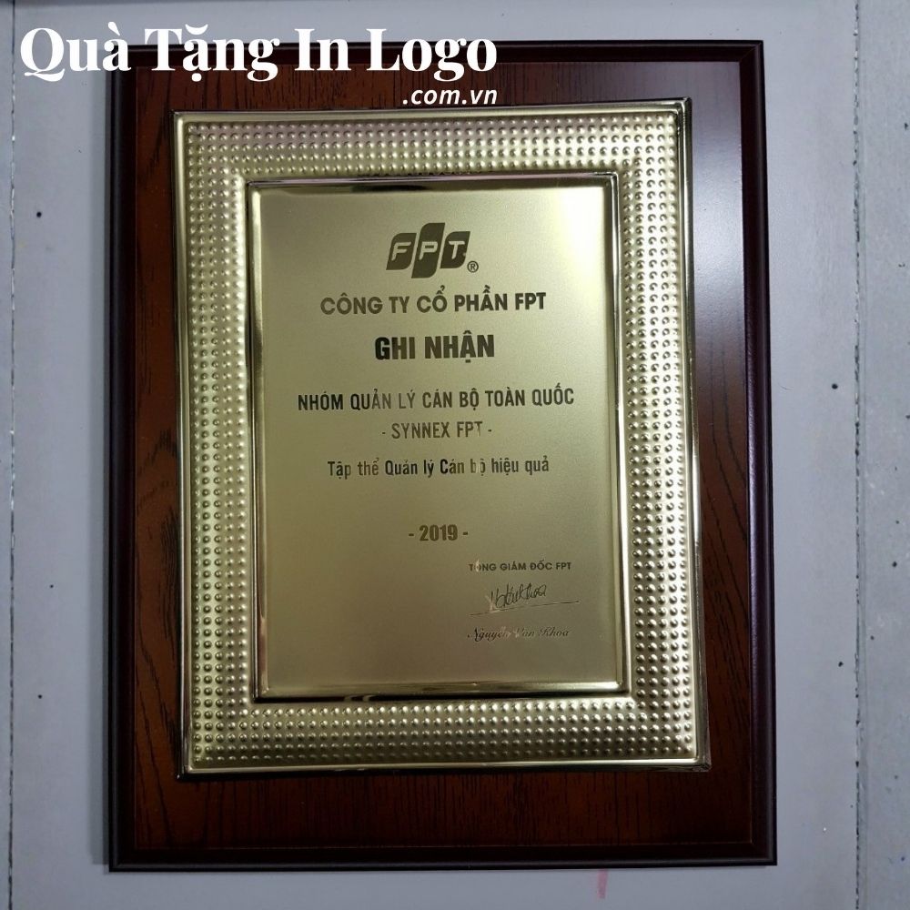 Bảng vinh danh in logo quà tặng
