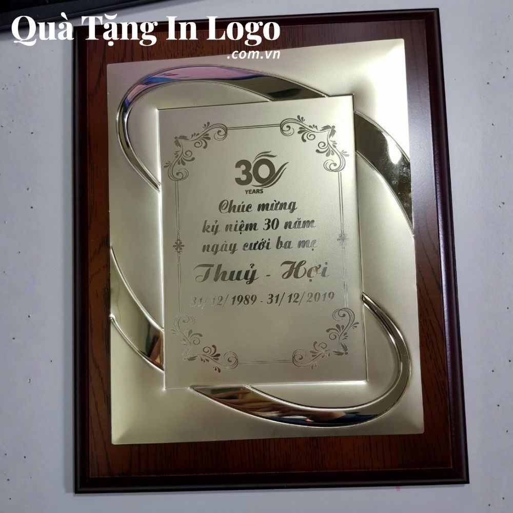 Bảng vinh danh in logo quà tặng