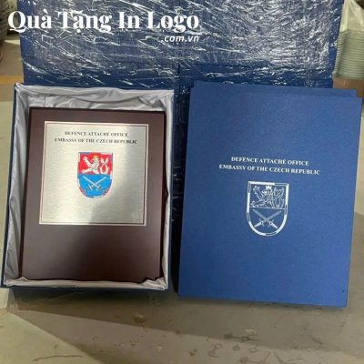 Bảng vinh danh in logo quà tặng