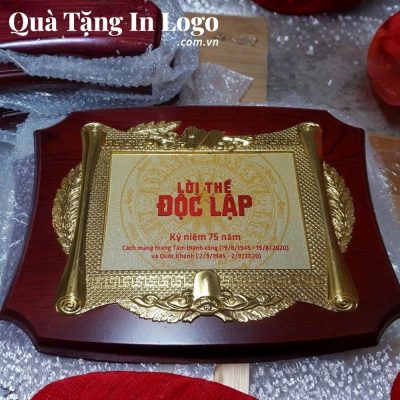 Bảng vinh danh in logo quà tặng