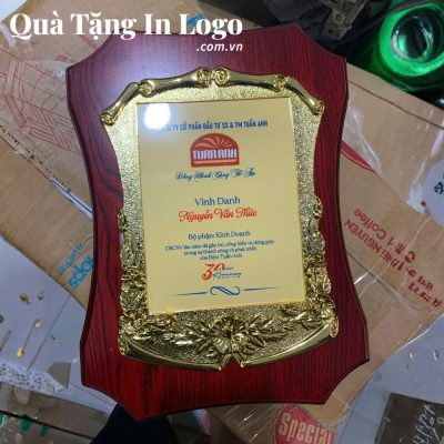 Bảng vinh danh in logo quà tặng