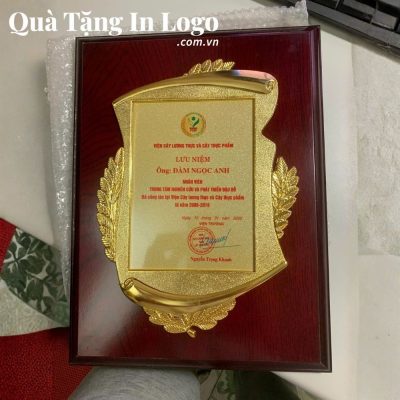 Bảng vinh danh in logo quà tặng