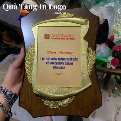 Bảng vinh danh in logo quà tặng
