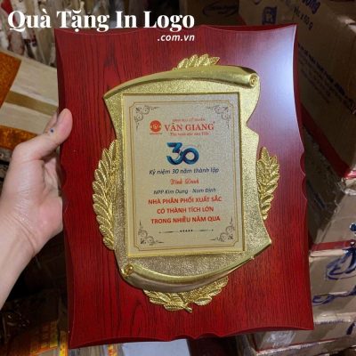 Bảng vinh danh in logo quà tặng