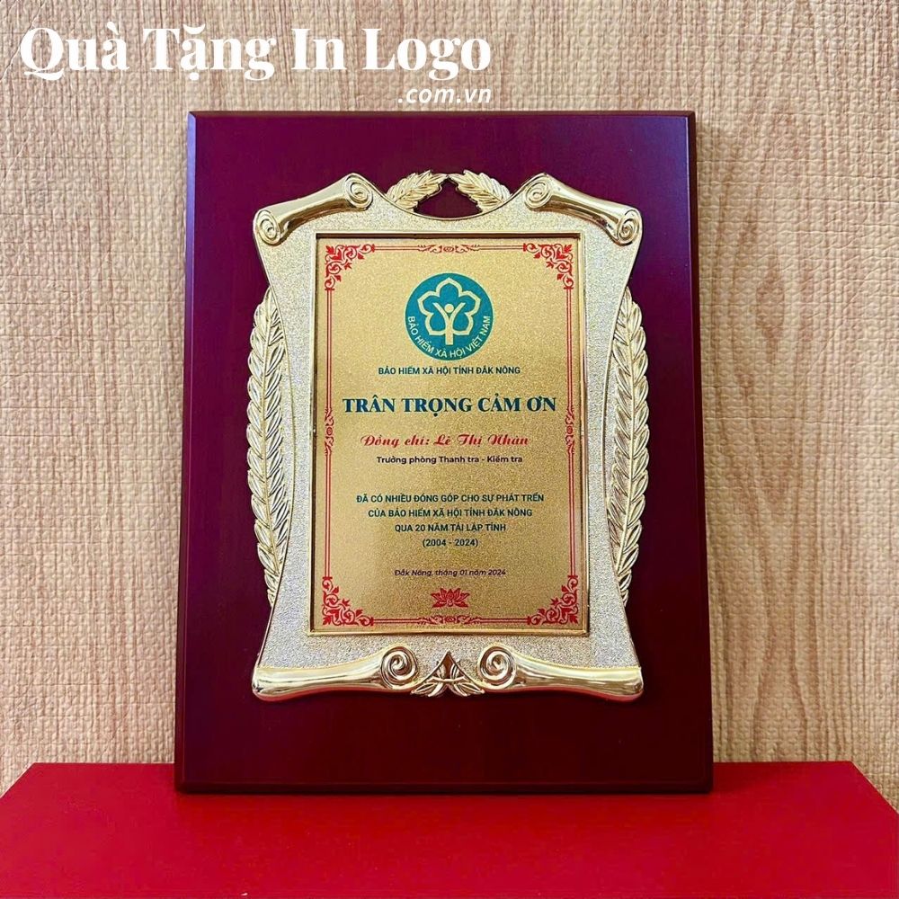 Bảng vinh danh in logo quà tặng