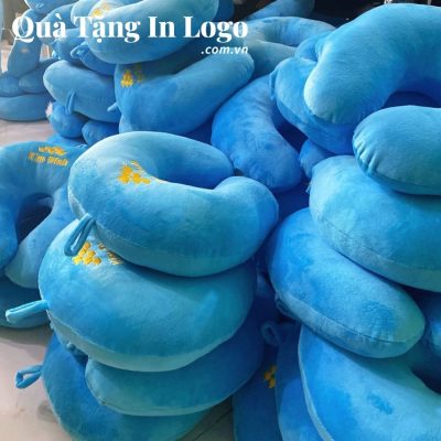 Gối chữ U in/thêu logo quà tặng