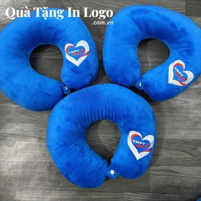 Gối chữ U in/thêu logo quà tặng