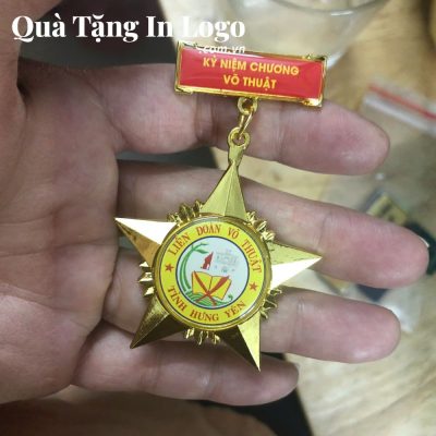 Huy hiệu quà tặng in logo