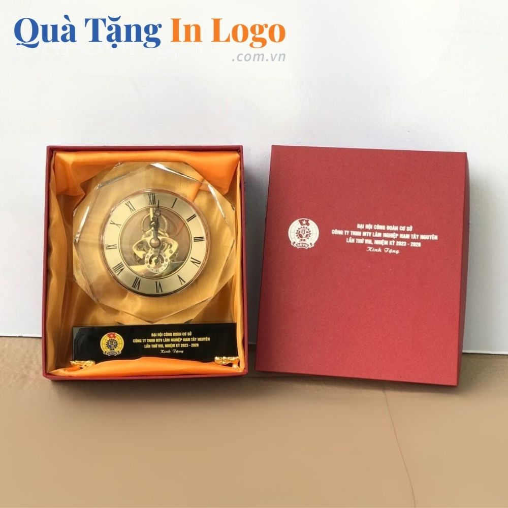 Đồng hồ để bàn quà tặng